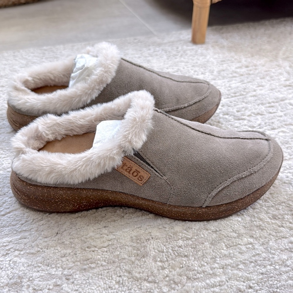 *Gently Worn"(Around the House) TAOS Future Suede Taupe Warm-Lined Clogs- Size 9